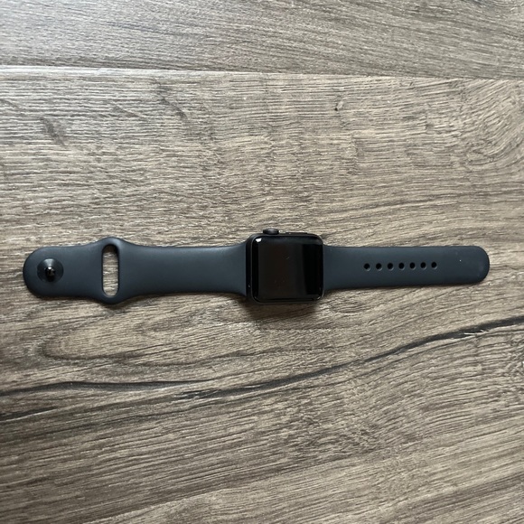 Apple Watch Series 3 - Picture 1 of 3